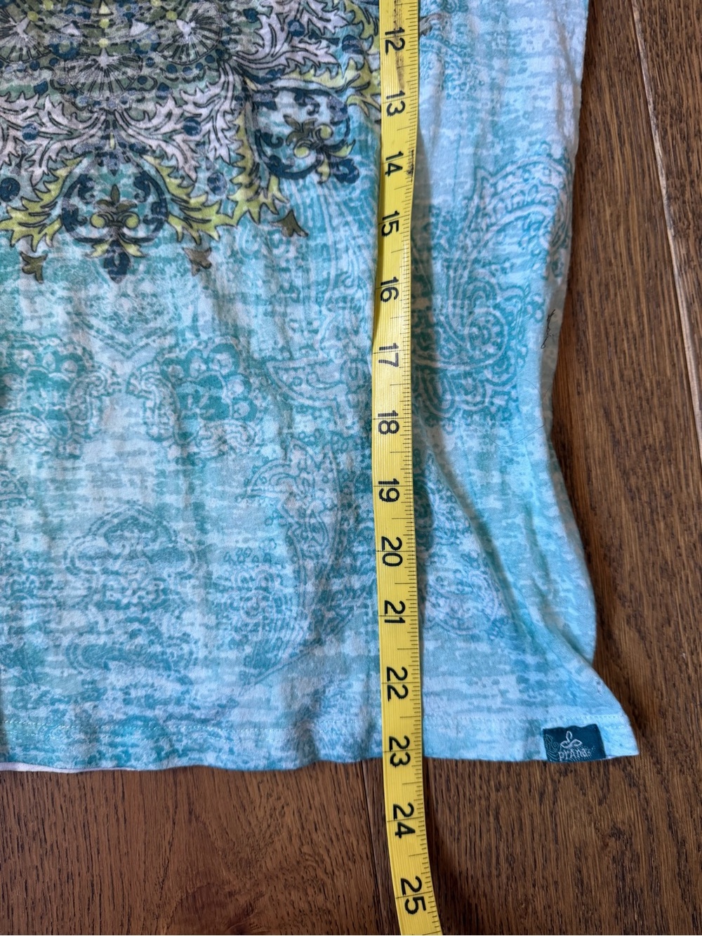 Whimsical Boho Short Sleeve Graphic Tee with Ornate Medallion Vintage Prana M - Picture 3 of 5